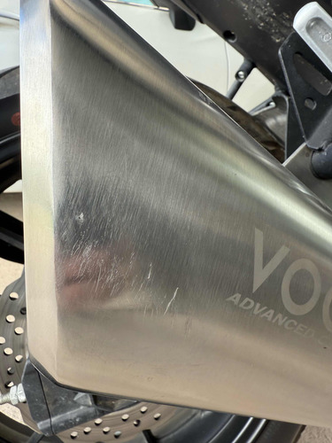 Voge 500 Ac 2023 Con Accesorios, Detalle Por Caida Parada