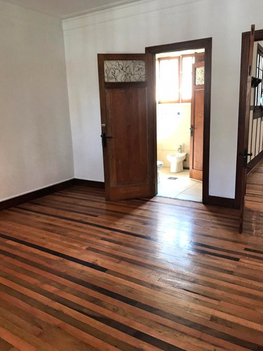 Casona Antigua De Dos Pisos Con 4 Departamentos Individuales