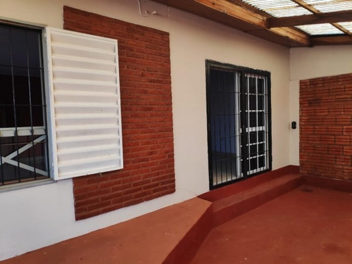 Imagen 3 de 15 de Casa En Venta 2 Dorm B° Giovinazo