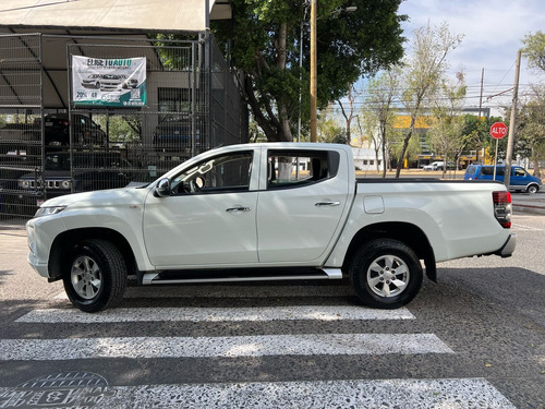 Mitsubishi L200 2.4 Cabina Doble 4x2 Mt