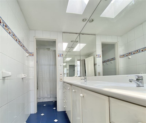 Casa En Venta De 6 Dorm. En Vitacura