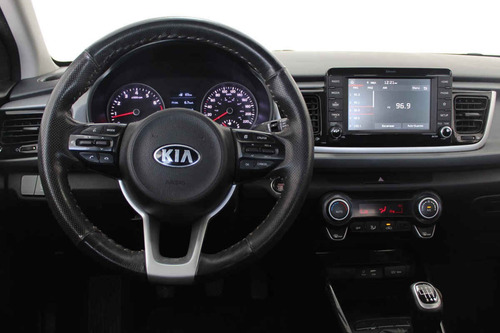 Imagen 13 de 15 de Kia Kia Rio Sedan 2018 4 Cilindros