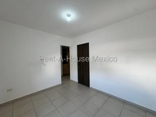 Renta. Casa De 3 Recámaras Con 1 En Planta Baja - Zákia | Rahqro