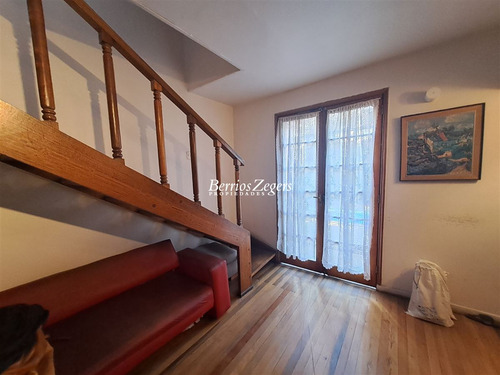 Casa En Venta De 5 Dorm. En Ñuñoa
