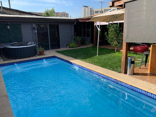 Se Vende Negocio Funcionando Con Casa Grande, Metro Mirador
