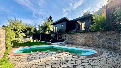 Casa En Venta De 4 Dorm. En Lo Barnechea