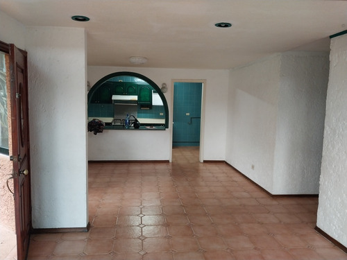 Renta Las Palmas Amplia Casa En Condominio, Vigilan