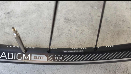 Rines De Ruta Bontrager Elite Tlr Paradigm Con Llantas (Usado)