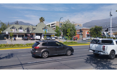 Av. La Dehesa Comercial Esquina Estratégica