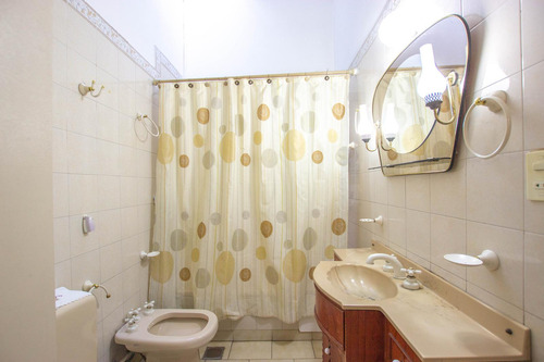 Imagen 26 de 30 de Casa 6 Ambientes Y Medio En Venta En Caseros Centro