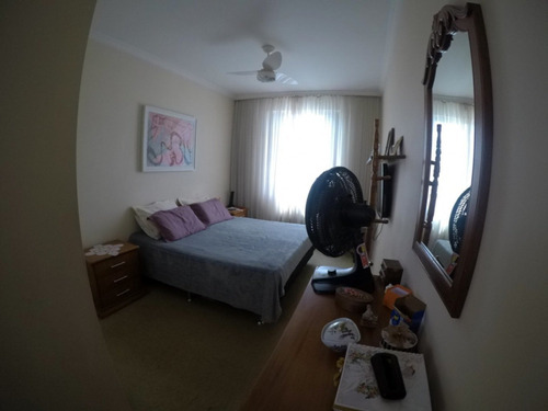 Amplo Apto Na Alameda, No Bairro Jardim Blumenau, Com 03 Dormitórios, Sendo 01 Suíte, Banheiro Social, Cozinha Com Móveis, Sala De Estar E Jantar, Área De Serviço, Dependência Empregada, Sacada E 02