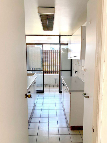 Arriendo De 2 Dormitorios Con Estacionamiento En Providencia