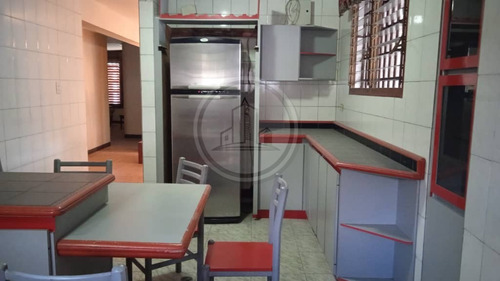 Hermosa Casa Céntrica Ideal Para Proyecto Comercial En La Urbanización Los Caobos. 002jsc