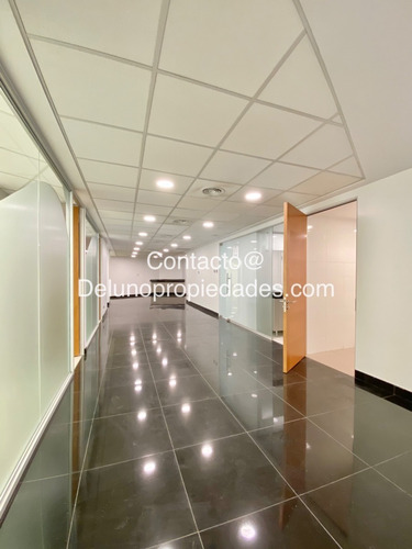 Imagen 2 de 17 de Arriendo Luminosa Y Remodelada Oficina, Metro Los Leones
