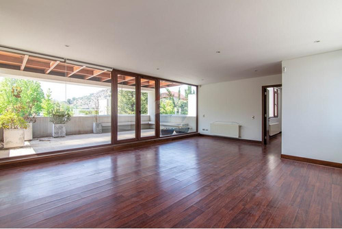 Linda Casa En Lo Barnechea: Espacios Y Comodidad