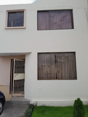 Casa En Conjunto Habitacional