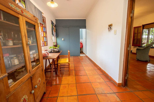 Venta Casa 2 Dorm Con Amplio Jardín En Santo Tomé