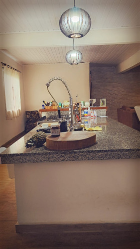 Linda Chácara Em Araçoiaba Da Serra-sp Próxima De Sorocaba-sp (15 Min) No Estilo Fazenda Rústica Com Piscina, Área Gourmet Completa, Garagem E Documentação Completa