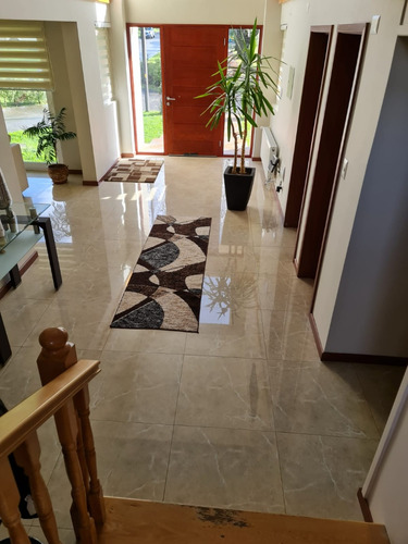 Casa De 180 M2, 6 D 6 B, Dos Pisos, Isla Teja , Valdivia