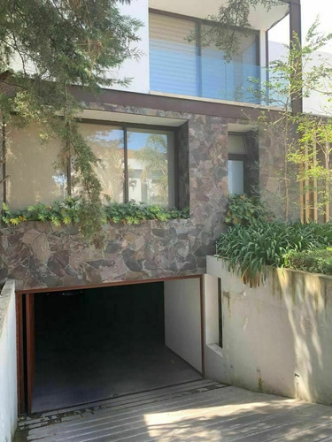 Residencia De Super Lujo En Valle Real Dentro De Coto Y Con