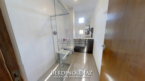 Espectacular Residencia Estilo Minimalista En Playa Mansa.- Ref: 99