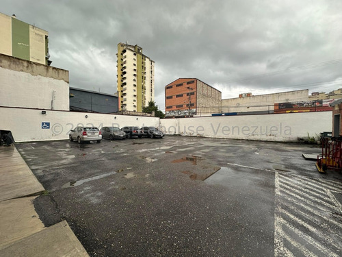 Edificio Comercial En Venta Cinco Niveles Oficinas Equipadas Deposito Amplio Estacionamiento Zona Centro Maracay Estef 25-1091