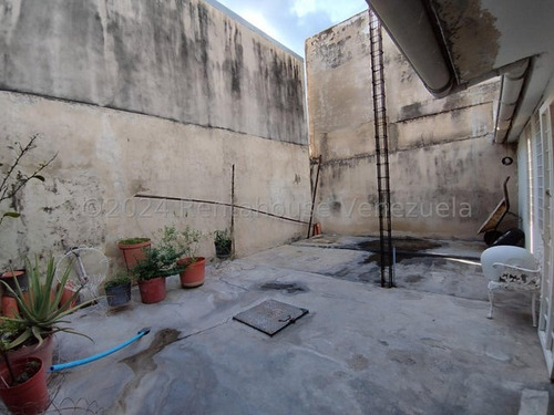 Casa En Venta Urb Corinsa, Cagua 24-28122 Hc