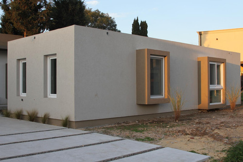 Hermosa Casa De Diseño En Barrio San Sebastián