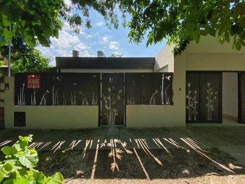 Casa Venta Barrio Fisherton 3 Dormitorios Jardin Quincho Cochera