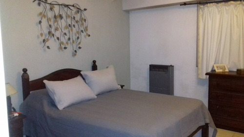 Casa Chalet 7 Ambientes En Parque Leloir Dueño Vende. Con Gran Parque Arbolado , Pileta Y Parrilla