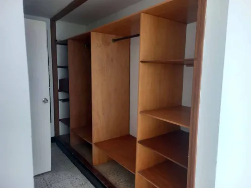 Apartamento Cerca Al Mar, Con Amplios Espacios Y Excelente Ubicación Cod. 54445