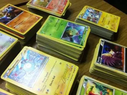 Lote 50 Cartinhas Pokémon Com Lendárias, Raras E Brilhantes!