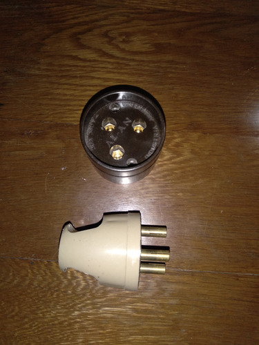 Enchufe Trifasica, Base 30a 380v Y Toma.