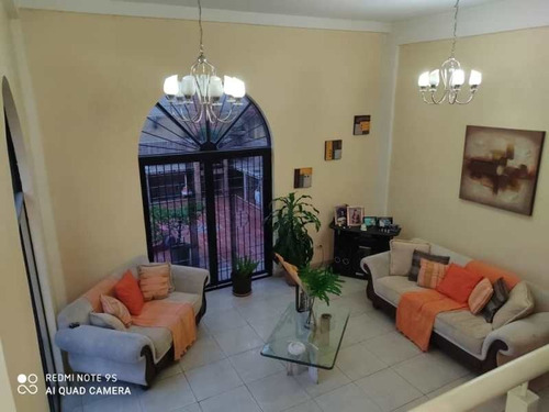 Imagen 2 de 12 de Gabriel Rivas Vende Casa En Urb. El Bosque Valencia Cod: Atc-539