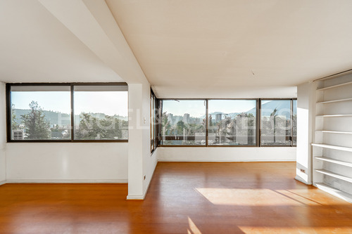 Departamento En Venta En Vitacura, Excelente Ubicación