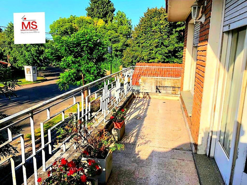 Ohiggins Y Carvajal. Lote Propio. Casa Con Jardín + 2 Amb C/ Terraza.