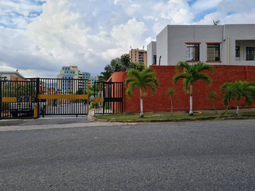 Imagen 3 de 14 de Townhouse En Venta Urb Jardín Mañongo Cod 444638