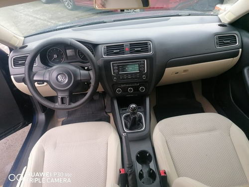 Imagen 8 de 9 de Volkswagen Jetta 2013 2.5 Style 5vel Mt