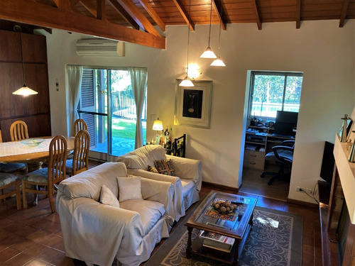 Imagen 18 de 25 de Casa Con Hermoso Parque En B° Los Robles Del Monarca Dueño Vende
