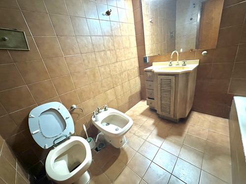 Casa Con Local En Venta De 5 Ambientes En Quilmes Oeste