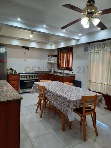Imagen 4 de 29 de Excelente Chalet Sobre 294 M2 Quincho Parrilla Cochera 2 Autos