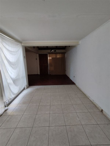 Casa En Venta De 4 Dorm. En Maipú