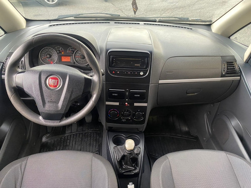 Imagem 11 de 15 de Fiat Idea Attractive 1.4 2013
