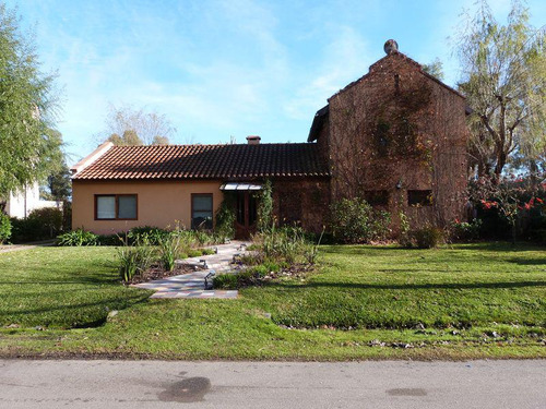 Casa  En Venta Ubicado En Campos De Alvarez, Francisco Álvarez, Moreno