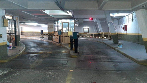 Venta Cochera Fija En Zona Centro Seguridad 24 Hs.