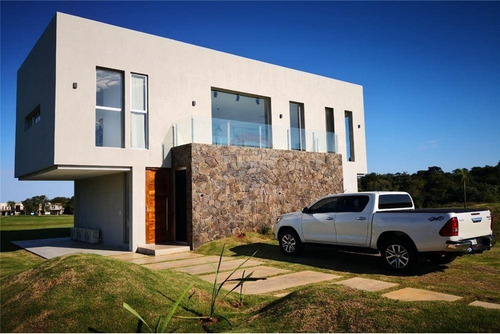 Imagen 4 de 29 de Casa Con Piscina En El Barrio Cerrado Agua Vista: 3 Habitaciones Y 3 Baños.