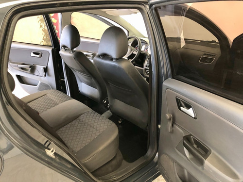 Imagen 7 de 11 de Volkswagen Fox Confortline Gnc 2014