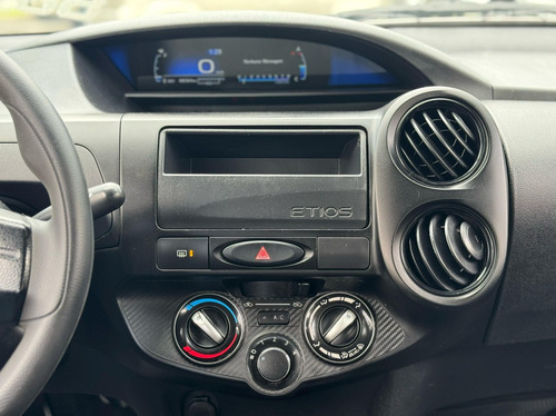Toyota Etios 1.5 X PLUS SEDAN 16V
