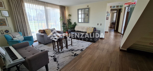 Parcela En Arriendo 5 Dormitorios Condominio