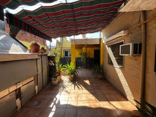 Casa De Tres Dormitorios En Venta En Barrio Alvear